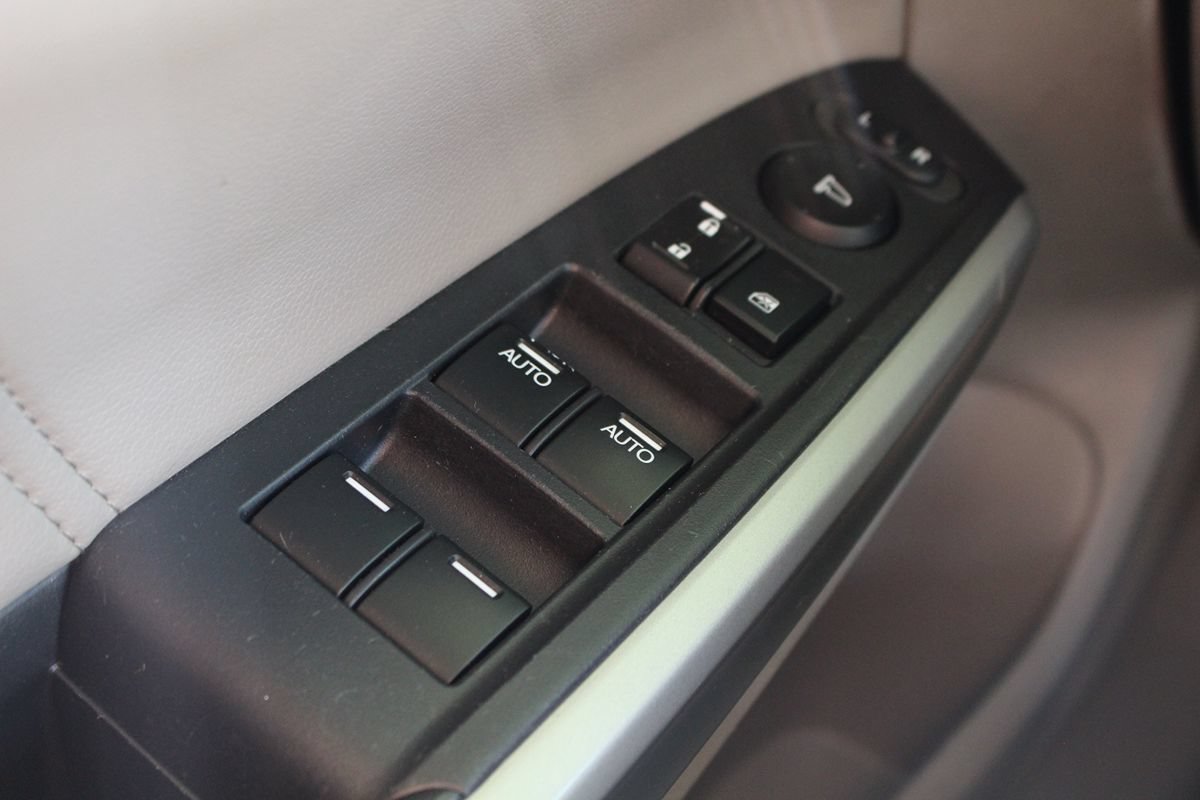 Used 2010 Honda Accord EX-L image 9