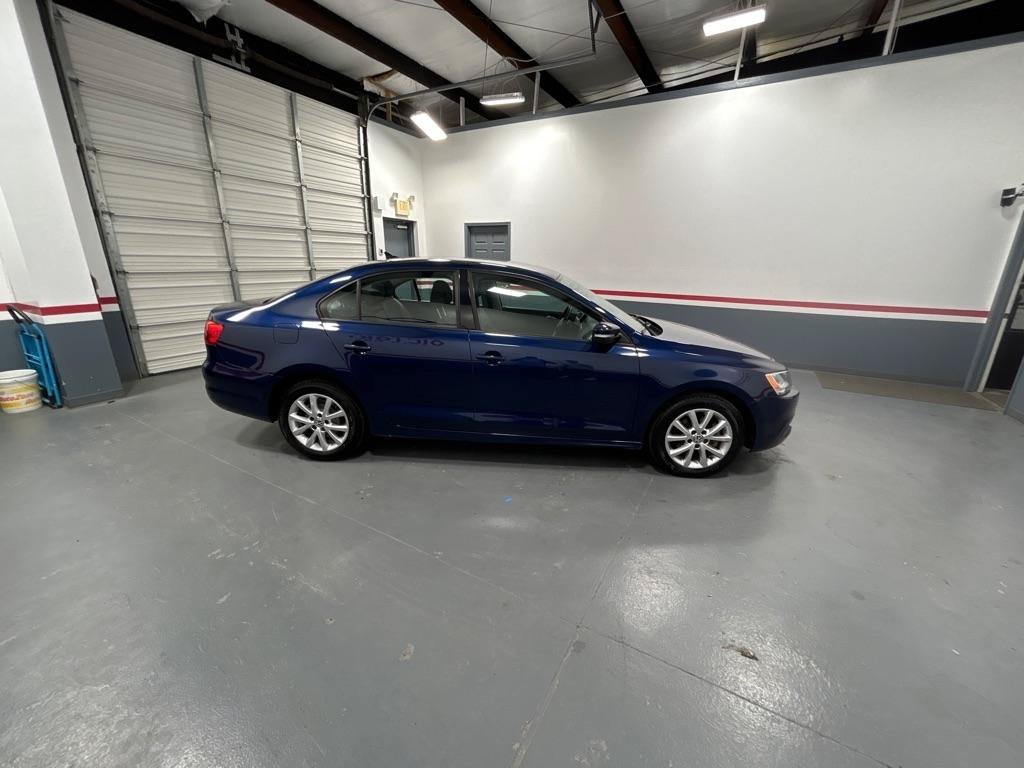 Used 2011 Volkswagen Jetta SE FWD image 6