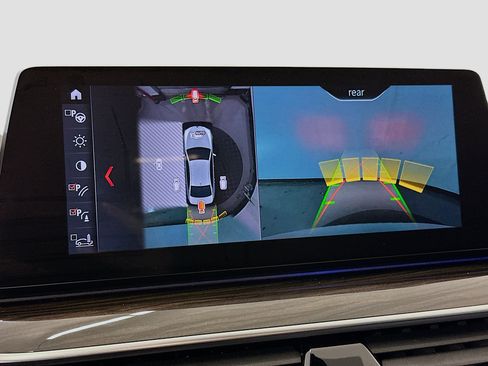 Used 2019 BMW 530e xDrive w/ Premium Package image 23