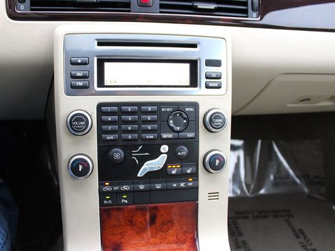 Used 2008 Volvo V70 image 21