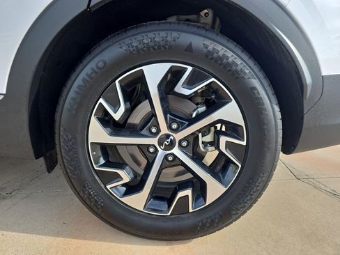 Used 2025 Kia Sportage EX FWD image 32
