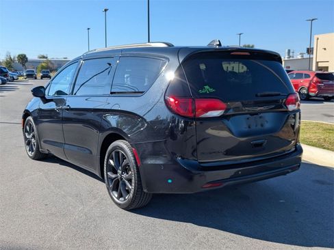 Used 2020 Chrysler Pacifica Limited w/ Quick Order Package 27H Red S image 8