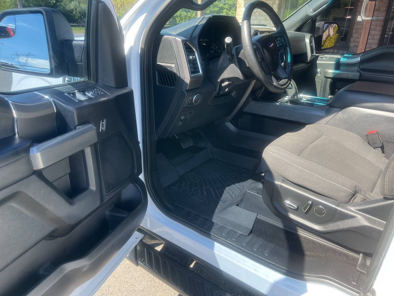 Used 2016 Ford F150 XLT w/ Equipment Group 302A Luxury AWD/4WD image 17