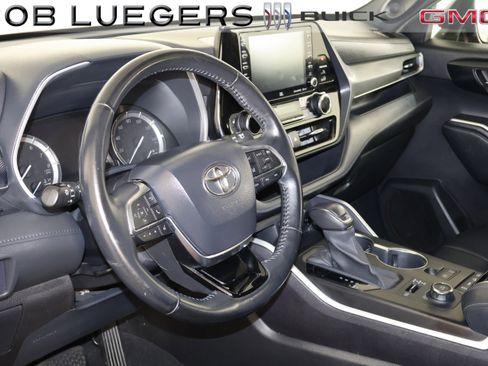 Used 2021 Toyota Highlander XSE AWD/4WD image 10