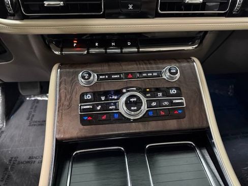 Used 2020 Lincoln Aviator Reserve w/ Equipment Group 202A AWD/4WD image 15