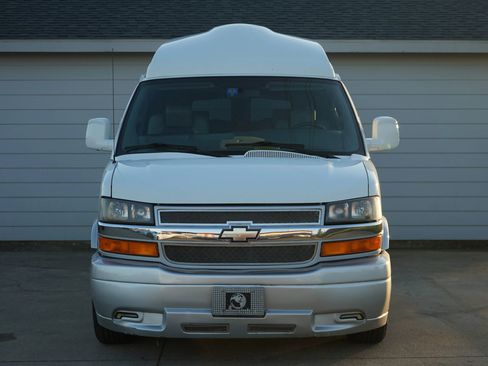 Used 2016 Chevrolet Express 2500 Extended image 7