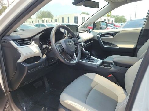 Used 2020 Toyota RAV4 XLE Premium image 10