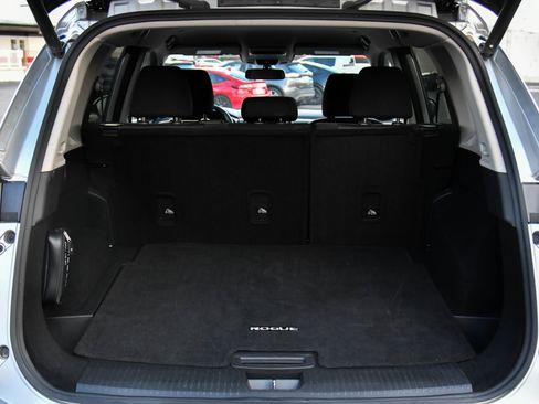 Used 2024 Nissan Rogue SV image 39