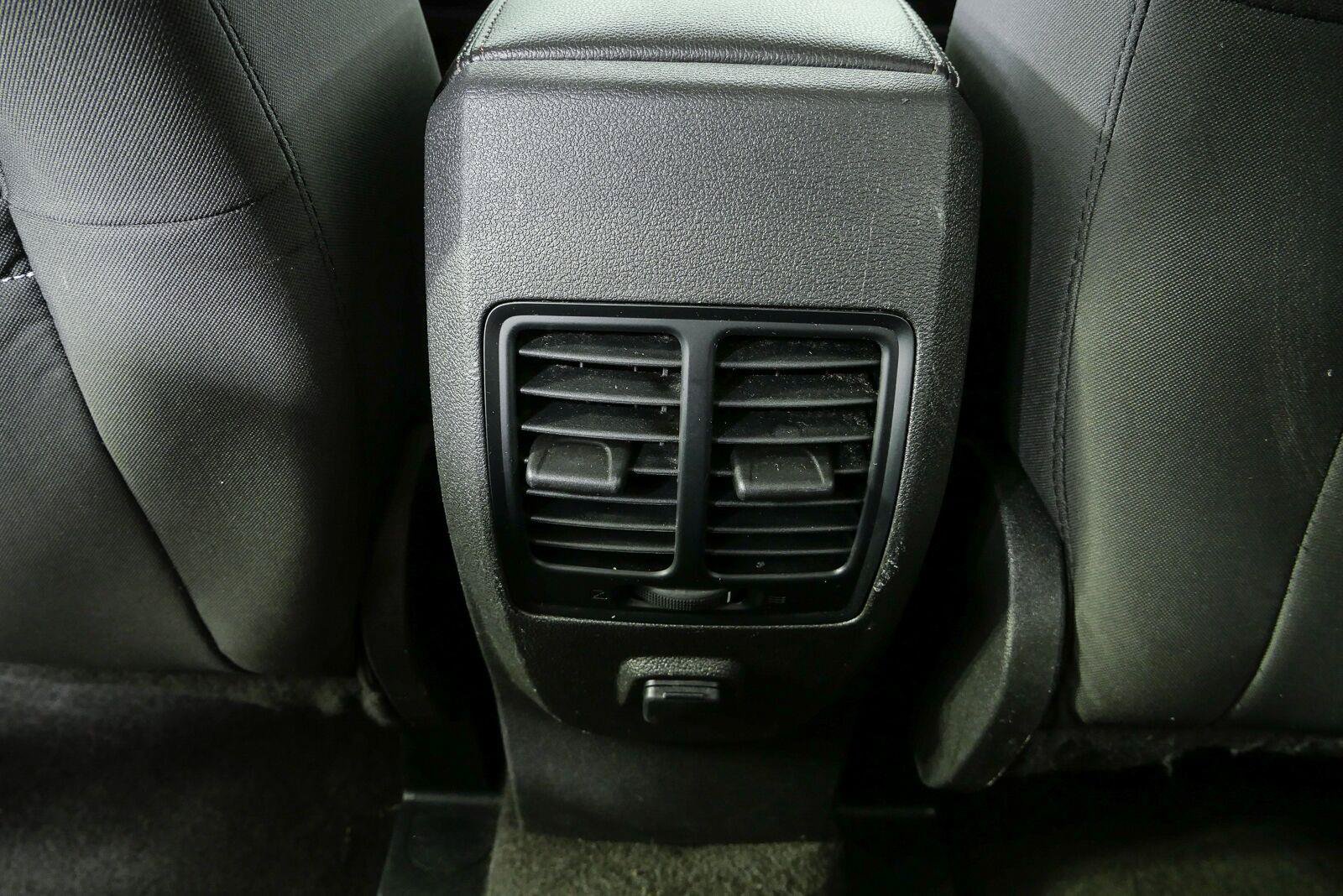 Used 2019 Ford Escape SE FWD image 17