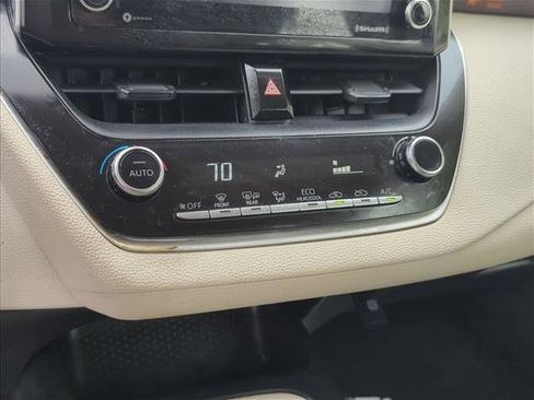 Used 2021 Toyota Corolla LE FWD image 21