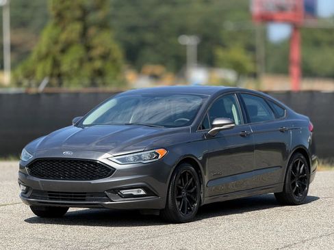 Used 2017 Ford Fusion Titanium FWD image 6