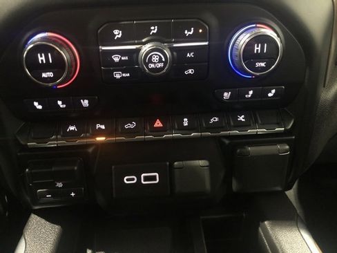 Used 2021 Chevrolet Silverado 1500 High Country image 23