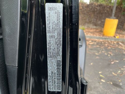 Used 2025 Jeep Wrangler Unlimited Rubicon image 28