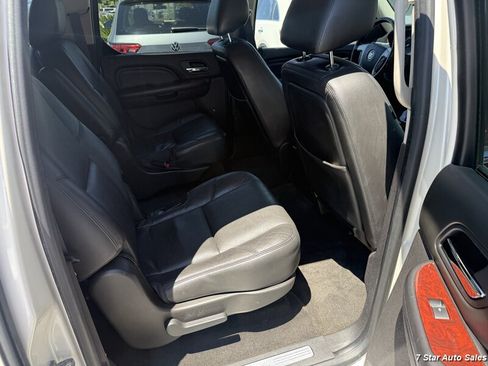 Used 2013 Cadillac Escalade ESV Luxury AWD/4WD image 21