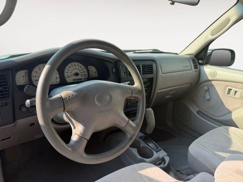 Used 2004 Toyota Tacoma 2WD Xtracab image 5