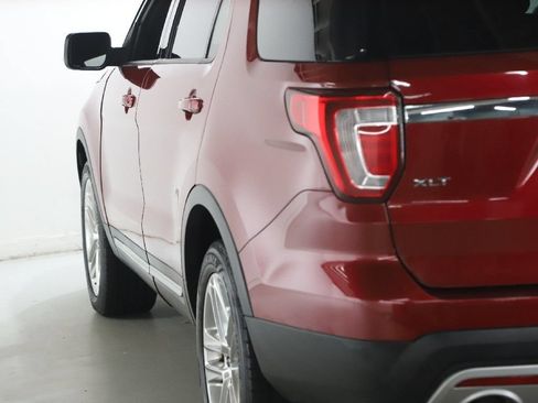 Used 2016 Ford Explorer XLT w/ Equipment Group 202A AWD/4WD image 40