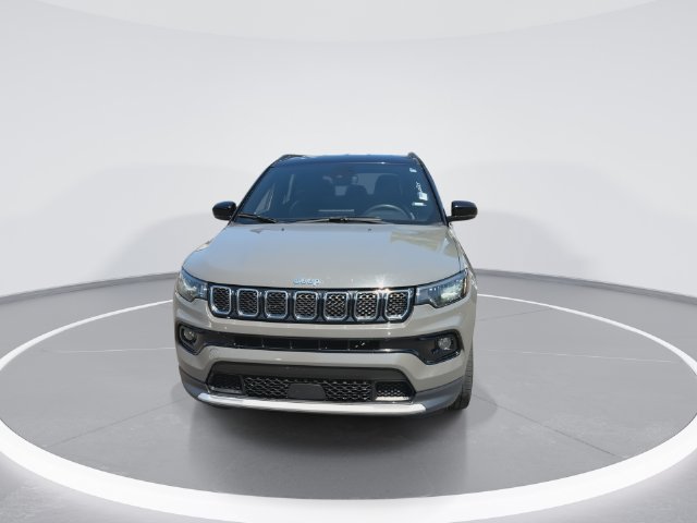 Used 2024 Jeep Compass Limited AWD/4WD image 3