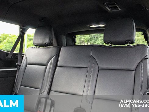 Used 2025 Chevrolet Suburban Z71 AWD/4WD image 18