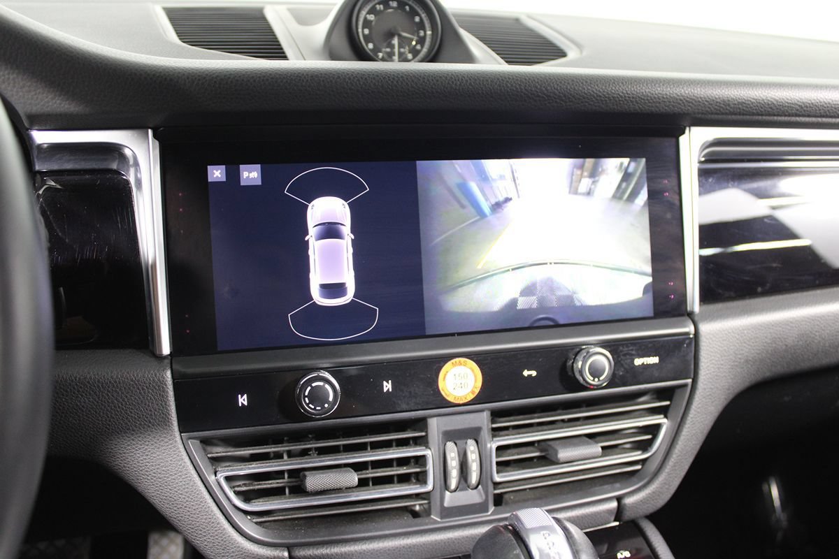 Used 2022 Porsche Macan AWD/4WD image 25