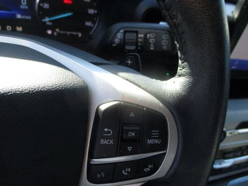 Used 2020 Ford Explorer XLT image 6