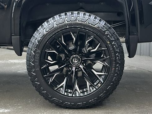 Used 2025 GMC Sierra 1500 Denali Ultimate image 12