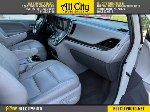 Used 2015 Toyota Sienna XLE Premium FWD image 13