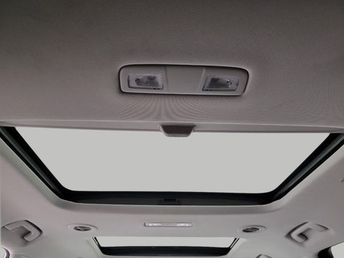 Used 2020 Chevrolet Traverse LT w/ LT Premium Package image 28