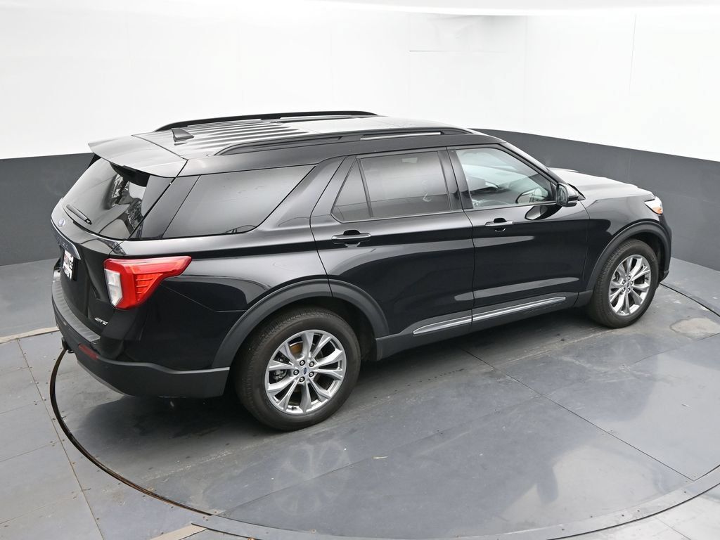 Used 2024 Ford Explorer XLT w/ Equipment Group 202A AWD/4WD image 40