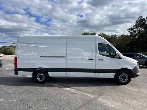Used 2024 Mercedes-Benz Sprinter 2500 image 10