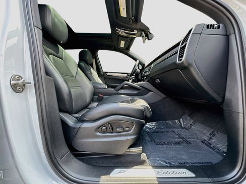Certified 2023 Porsche Cayenne Platinum Edition AWD/4WD image 30