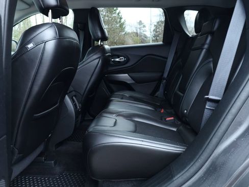 Used 2019 Jeep Cherokee Latitude Plus w/ Cold Weather Group image 33