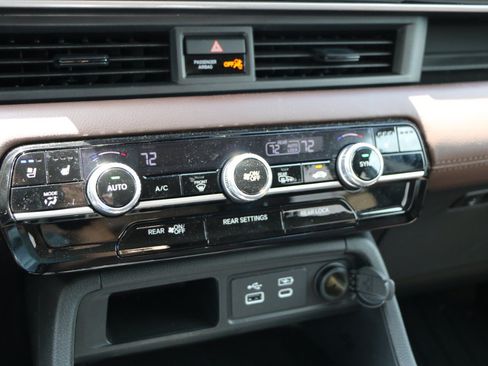 Used 2025 Honda Pilot Elite image 25