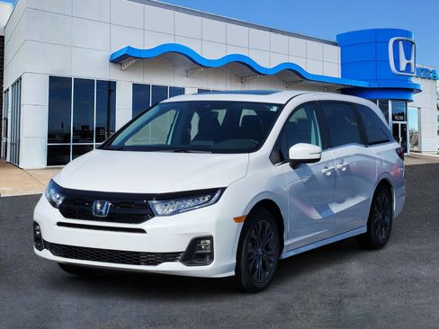 New 2026 Honda Odyssey Touring image 2
