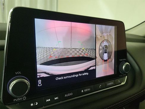 Used 2025 Nissan Rogue SV image 18