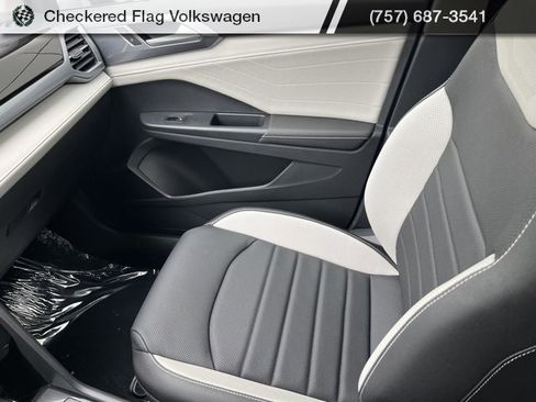 New 2025 Volkswagen Taos SEL image 45