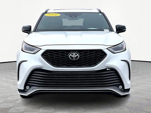 Used 2022 Toyota Highlander XSE image 2