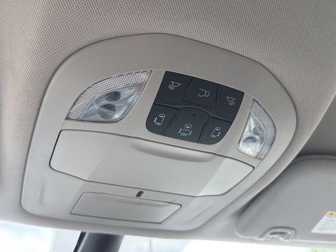 Used 2023 Chrysler Voyager LX FWD image 21