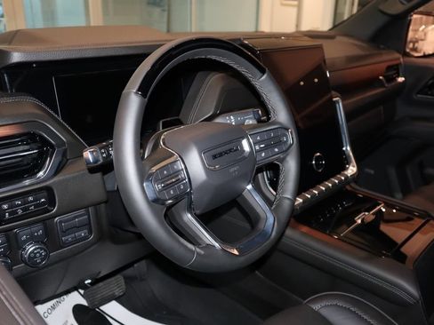 Used 2025 GMC Yukon XL Denali w/ Denali Reserve Package AWD/4WD image 10