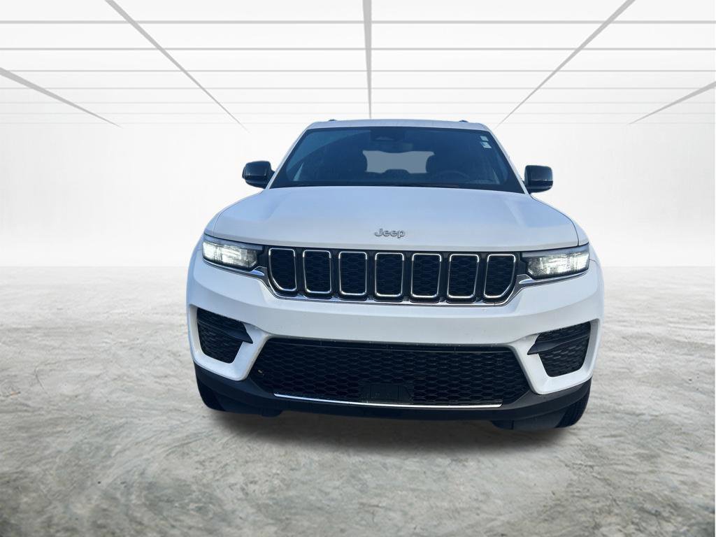 Used 2024 Jeep Grand Cherokee Laredo X w/ Luxury Tech Group I AWD/4WD image 9