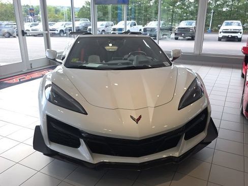 Used 2023 Chevrolet Corvette Z06 w/ Z07 Performance Package RWD image 8
