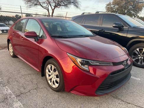 Used 2025 Toyota Corolla LE image 3