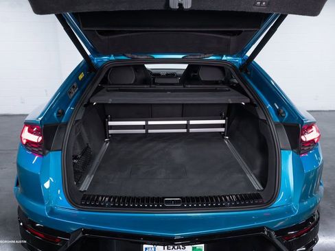 Used 2025 Lamborghini Urus SE AWD/4WD image 13