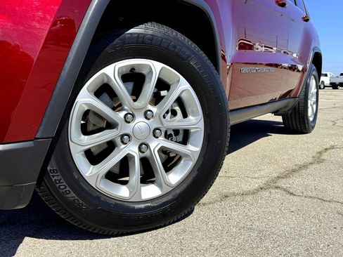 Used 2021 Jeep Grand Cherokee Laredo w/ Security & Convenience Group image 2