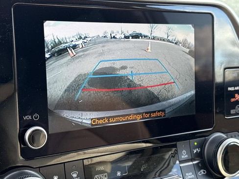 Used 2023 Toyota Highlander XLE image 21