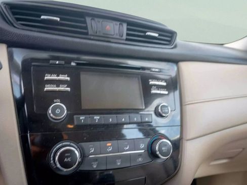 Used 2017 Nissan Rogue S image 27