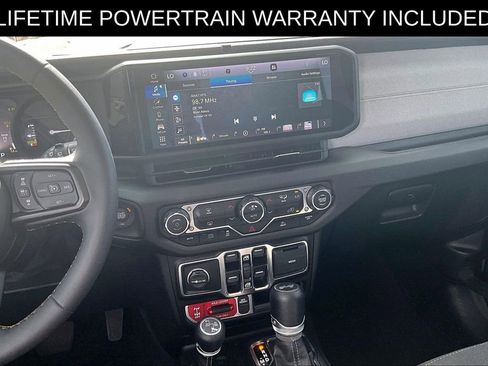Used 2024 Jeep Wrangler Unlimited image 8