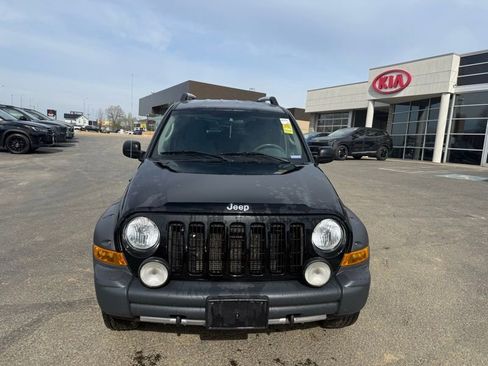 Used 2005 Jeep Liberty Renegade image 2
