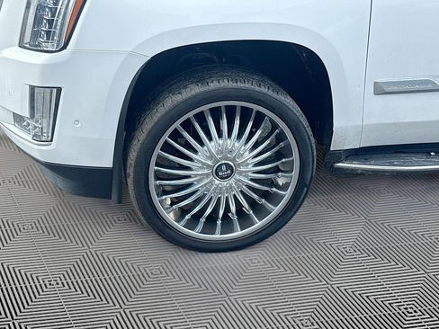 Used 2020 Cadillac Escalade ESV Luxury image 36