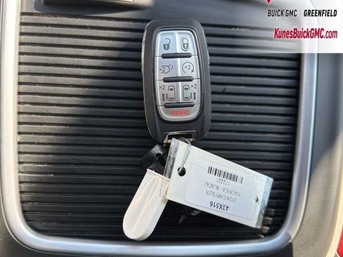 Used 2024 Chrysler Pacifica Touring-L FWD image 42