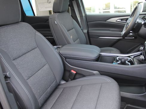 New 2026 Chevrolet Traverse LT w/ Sun and Wheel Package FWD image 16